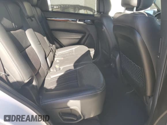 ✅ 2014 Kia Sorento SX • VIN: 5XYKW4A70EG498647 • Lot: 86869395. Listed on Copart with 106,312 mi. Free auction sales archive from the USA and detailed vehicle history report at DreamBid. Image 10.