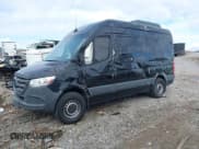 ✅ 2019 Mercedes-Benz Sprinter Passenger • VIN: WDZPF0CD4KP125864 • Lot: 39110594. Wystawiony na IAAI z przebiegiem 25 697 mil. Bezpłatny archiwum sprzedaży aukcyjnych z USA i szczegółowy raport historii pojazdu na DreamBid. Zdjęcie 2.