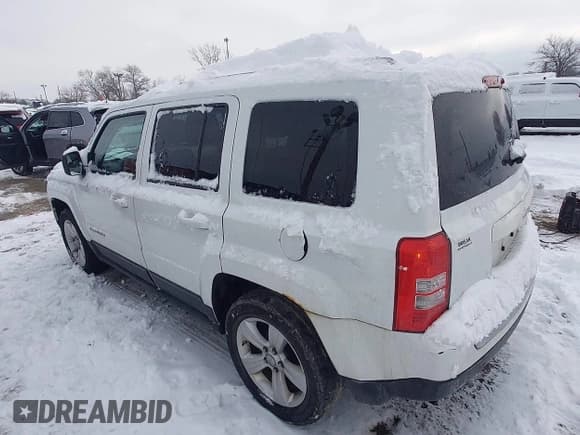 ✅ 2011 Jeep Patriot Latitude X • VIN: 1J4NT4GB5BD256538 • Lot: 43819595. Wystawiony na IAAI z przebiegiem 134 719 mil. Bezpłatny archiwum sprzedaży aukcyjnych z USA i szczegółowy raport historii pojazdu na DreamBid. Zdjęcie 3.
