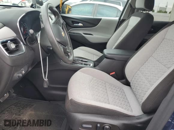 ✅ 2022 Chevrolet Equinox LS • VIN: 3GNAXSEV8NS235902 • Lot: 69898105. Wystawiony na Copart z przebiegiem 29 581 mil. Bezpłatny archiwum sprzedaży aukcyjnych z USA i szczegółowy raport historii pojazdu na DreamBid. Zdjęcie 7.