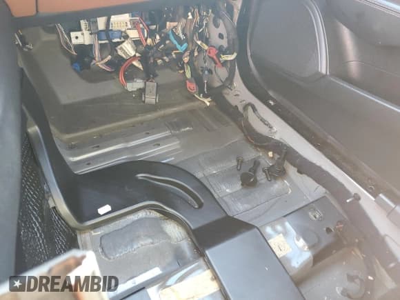 ✅ 2017 Alfa Romeo Giulia • VIN: ZARFAEBN0H7551809 • Lot: 81312125. Listed on Copart with 60,736 mi. Free auction sales archive from the USA and detailed vehicle history report at DreamBid. Image 13.