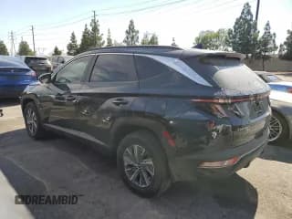 ✅ 2022 Hyundai Tucson Blue • VIN: KM8JBCA13NU025932 • Lot: 61391343. Wystawiony na Copart z przebiegiem 46 997 mil. Bezpłatny archiwum sprzedaży aukcyjnych z USA i szczegółowy raport historii pojazdu na DreamBid. Zdjęcie 2.