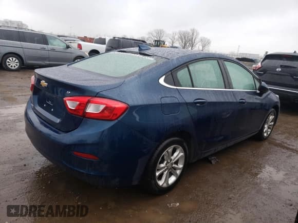 ✅ 2019 Chevrolet Cruze LT • VIN: 1G1BE5SM4K7124928 • Lot: 41740693. Listed on Copart with 75,492 mi. Free auction sales archive from the USA and detailed vehicle history report at DreamBid. Image 3.