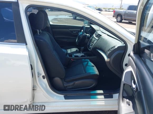 ✅ 2016 Nissan Altima S • VIN: 1N4AL3AP1GN366142 • Lot: 43078035. Wystawiony na IAAI z przebiegiem 194 960 mil. Bezpłatny archiwum sprzedaży aukcyjnych z USA i szczegółowy raport historii pojazdu na DreamBid. Zdjęcie 5.