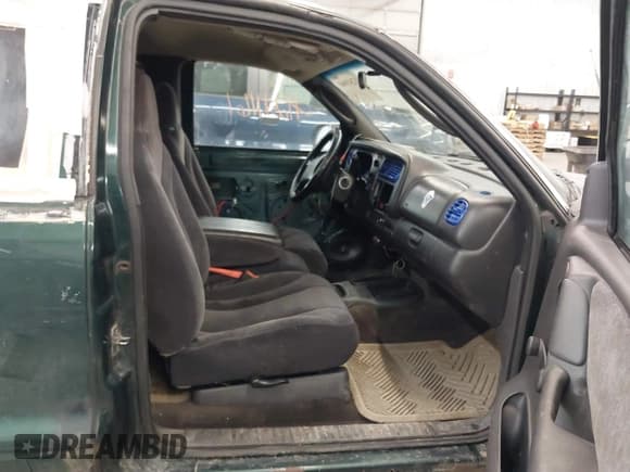 ✅ 2000 Dodge Dakota • VIN: 1B7GL22X4YS628395 • Lot: 41241161. Wystawiony na IAAI z przebiegiem 183 374 mil. Bezpłatny archiwum sprzedaży aukcyjnych z USA i szczegółowy raport historii pojazdu na DreamBid. Zdjęcie 5.