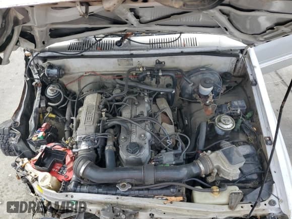 ✅ 1987 Toyota 4Runner • VIN: JT4RN62D0H0159821 • Lot: 82472415. Wystawiony na Copart z przebiegiem 273 810 mil. Bezpłatny archiwum sprzedaży aukcyjnych z USA i szczegółowy raport historii pojazdu na DreamBid. Zdjęcie 11.