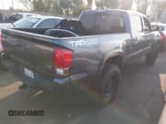 ✅ 2017 Toyota Tacoma SR5 • VIN: 3TMDZ5BN7HM018856 • Lot: 42722067. Wystawiony na IAAI z przebiegiem 123 194 mil. Bezpłatny archiwum sprzedaży aukcyjnych z USA i szczegółowy raport historii pojazdu na DreamBid. Zdjęcie 4.