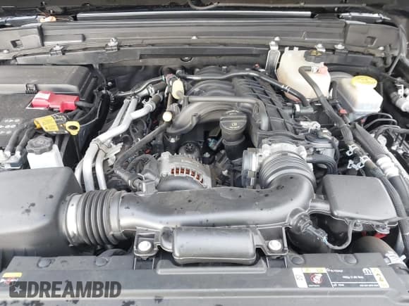 ✅ 2022 Jeep Wrangler Unlimited Sahara • VIN: 1C4HJXEG4NW186063 • Lot: 40927600. Wystawiony na IAAI z przebiegiem 22 430 mil. Bezpłatny archiwum sprzedaży aukcyjnych z USA i szczegółowy raport historii pojazdu na DreamBid. Zdjęcie 10.