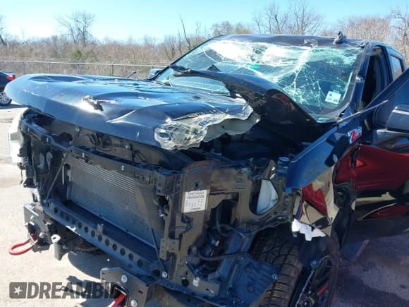 ✅ 2022 Chevrolet Silverado 1500 LT Trail Boss • VIN: 3GCUDFED3NG621160 • Lot: 41711947. Wystawiony na IAAI z przebiegiem 49 383 mil. Bezpłatny archiwum sprzedaży aukcyjnych z USA i szczegółowy raport historii pojazdu na DreamBid. Zdjęcie 6.