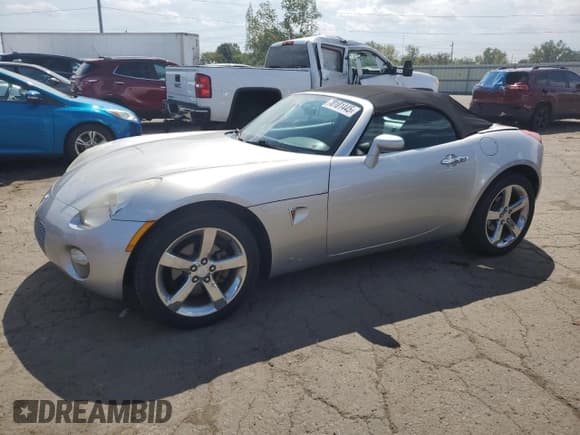 ✅ 2007 Pontiac Solstice • VIN: 1G2MB35B07Y136152 • Lot: 70101445. Wystawiony na Copart z przebiegiem 55 850 mil. Bezpłatny archiwum sprzedaży aukcyjnych z USA i szczegółowy raport historii pojazdu na DreamBid. Zdjęcie 1.