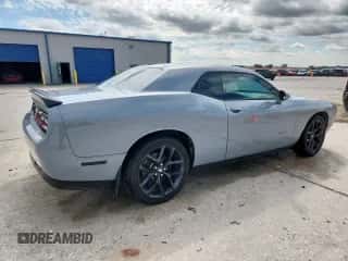 2021 Dodge Challenger SXT z VIN 2C3CDZAG8MH543202, wystawiony jako Copart lot #81424365 z przebiegiem 142 789 mil mil oraz Szkoda całkowita • Salvage title. Historia ofert i sprzedaży dostępna na DreamBid. Obrazek 3.