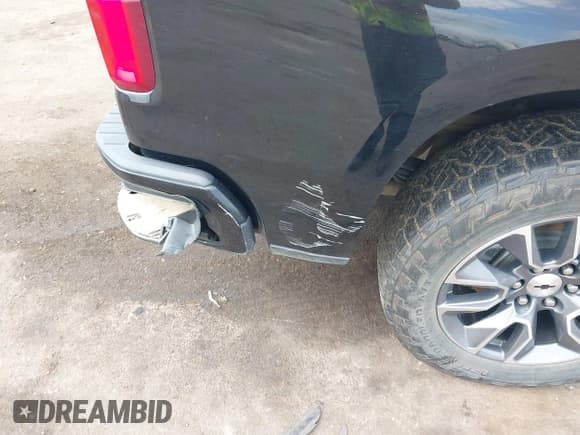 ✅ 2020 Chevrolet Silverado 1500 RST • VIN: 3GCUYEEL1LG307428 • Lot: 43101551. Listed on IAAI with 85,231 mi. Free auction sales archive from the USA and detailed vehicle history report at DreamBid. Image 17.