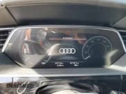 ✅ 2021 Audi e-tron Premium Plus • VIN: WA1LAAGE3MB012259 • Lot: 48824963. Wystawiony na Copart z przebiegiem 23 710 mil. Bezpłatny archiwum sprzedaży aukcyjnych z USA i szczegółowy raport historii pojazdu na DreamBid. Zdjęcie 9.