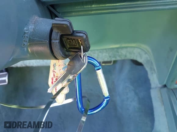 ✅ 1986 Cadillac Seville • VIN: 1G6KS6988GU804079 • Lot: 41757149. Wystawiony na IAAI z przebiegiem 48 807 mil. Bezpłatny archiwum sprzedaży aukcyjnych z USA i szczegółowy raport historii pojazdu na DreamBid. Zdjęcie 11.