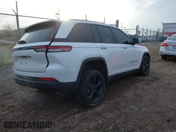 ✅ 2023 Jeep Grand Cherokee Laredo • VIN: 1C4RJHAG6PC620620 • Lot: 41086775. Listed on IAAI with 17,882 mi. Free auction sales archive from the USA and detailed vehicle history report at DreamBid. Image 4.