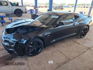 2016 Chevrolet Camaro 2SS z VIN 1G1FG1R70G0142783, wystawiony jako Copart lot #85525855 z przebiegiem 26 682 mil mil oraz Szkoda całkowita • Salvage title. Historia ofert i sprzedaży dostępna na DreamBid. Obrazek 1.