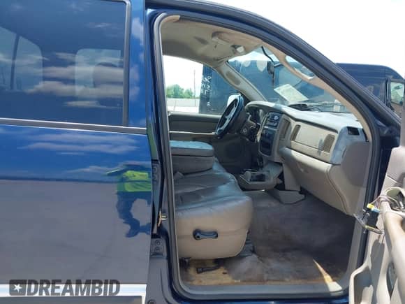 2003 Dodge 1500 ST z VIN 1D7HA18N63S175714, wystawiony jako IAAI lot #42850796 z przebiegiem 223 440 mil mil oraz . Historia ofert i sprzedaży dostępna na DreamBid. Obrazek 5.