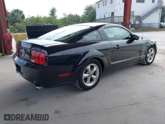 ✅ 2007 Ford Mustang GT Deluxe • VIN: 1ZVHT82H375278641 • Lot: 43571420. Listed on IAAI with 139,690 mi. Free auction sales archive from the USA and detailed vehicle history report at DreamBid. Image 4.