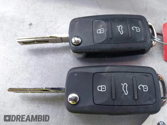 ✅ 2018 Volkswagen Beetle S • VIN: 3VWFD7AT0JM709426 • Lot: 42503211. Wystawiony na IAAI z przebiegiem 87 778 mil. Bezpłatny archiwum sprzedaży aukcyjnych z USA i szczegółowy raport historii pojazdu na DreamBid. Zdjęcie 11.