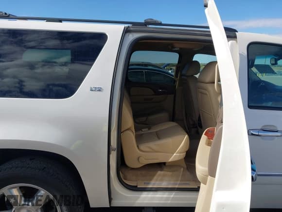 ✅ 2013 Chevrolet Suburban LTZ • VIN: 1GNSKKE74DR184775 • Лот: 43550127. Опубликован ранее на IAAI с пробегом 222 593 миль. Бесплатный доступ к архиву аукционных продаж из США и подробный отчёт об истории автомобиля на DreamBid. Изображение 8.