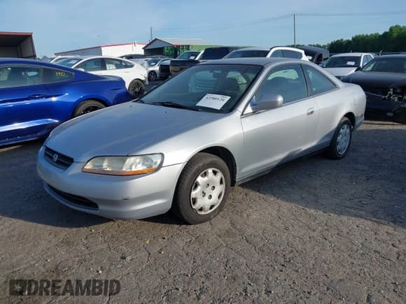 ✅ 2000 Honda Accord LX • VIN: 1HGCG3147YA004016 • Lot: 42280120. Listed on IAAI with 290,642 mi. Free auction sales archive from the USA and detailed vehicle history report at DreamBid. Image 2.