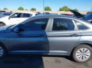 ✅ 2020 Volkswagen Jetta S • VIN: 3VWN57BU7LM008255 • Lot: 43458070. Wystawiony na IAAI z przebiegiem 87 007 mil. Bezpłatny archiwum sprzedaży aukcyjnych z USA i szczegółowy raport historii pojazdu na DreamBid. Zdjęcie 14.