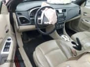 ✅ 2011 Chrysler 200 Limited • VIN: 1C3BC7EG6BN535861 • Lot: 91145305. Wystawiony na Copart z przebiegiem Nie podano. Bezpłatny archiwum sprzedaży aukcyjnych z USA i szczegółowy raport historii pojazdu na DreamBid. Zdjęcie 8.