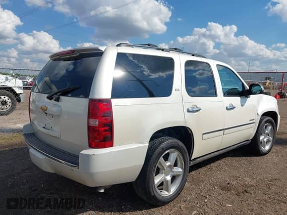 2013 Chevrolet Tahoe LTZ with VIN 1GNSCCE09DR357731, listed as a IAAI auction lot 43343449 with 148,667 mi miles and . Bid and sale history available at DreamBid. Image 4.