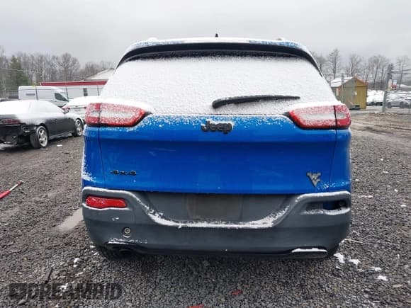 ✅ 2017 Jeep Cherokee Sport • VIN: 1C4PJMAB8HW588953 • Lot: 41106642. Listed on IAAI with 147,358 mi. Free auction sales archive from the USA and detailed vehicle history report at DreamBid. Image 17.