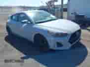 2020 Hyundai Veloster Turbo R-Spec z VIN KMHTH6AB1LU027676, wystawiony jako IAAI lot #42064952 z przebiegiem 88 778 mil mil oraz . Historia ofert i sprzedaży dostępna na DreamBid. Obrazek 1.