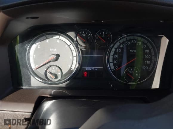 ✅ 2009 Dodge 1500 Sport • VIN: 1D3HB13T99S772935 • Lot: 41006604. Wystawiony na IAAI z przebiegiem 118 772 mil. Bezpłatny archiwum sprzedaży aukcyjnych z USA i szczegółowy raport historii pojazdu na DreamBid. Zdjęcie 7.