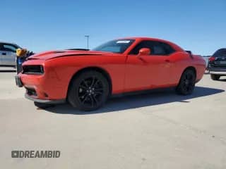 2018 Dodge Challenger SXT Plus z VIN 2C3CDZAG8JH131650, wystawiony jako Copart lot #87463805 z przebiegiem Nie podano mil oraz Szkoda całkowita • Salvage title. Historia ofert i sprzedaży dostępna na DreamBid. Obrazek 1.