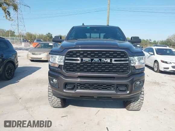 ✅ 2022 Ram 2500 Lone Star • VIN: 3C6UR5DL4NG197922 • Lot: 41714194. Wystawiony na IAAI z przebiegiem 13 857 mil. Bezpłatny archiwum sprzedaży aukcyjnych z USA i szczegółowy raport historii pojazdu na DreamBid. Zdjęcie 12.
