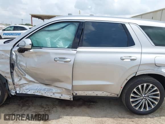 2025 Hyundai Palisade Calligraphy with VIN KM8R74GE9SU887116, listed as a IAAI auction lot 42115358 with 954 mi miles and . Bid and sale history available at DreamBid. Image 14.