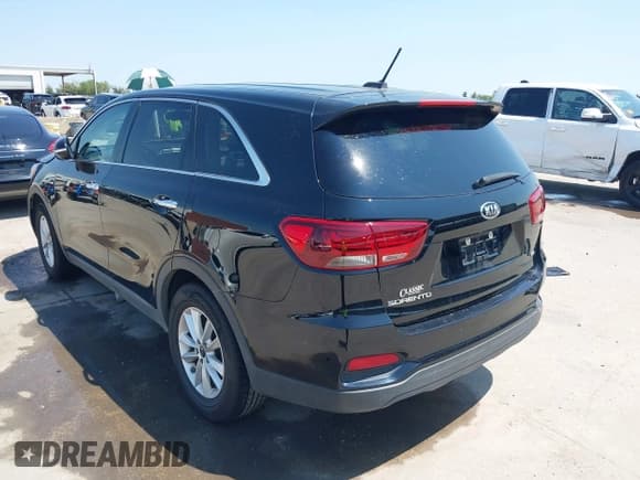 ✅ 2019 Kia Sorento LX • VIN: 5XYPG4A35KG585035 • Лот: 43152392. Опубликован ранее на IAAI с пробегом 74 123 миль. Бесплатный доступ к архиву аукционных продаж из США и подробный отчёт об истории автомобиля на DreamBid. Изображение 3.