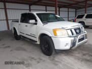 ✅ 2013 Nissan Titan S • VIN: 1N6AA0EJ6DN303356 • Лот: 43887328. Опубликован ранее на IAAI с пробегом 273 644 миль. Бесплатный доступ к архиву аукционных продаж из США и подробный отчёт об истории автомобиля на DreamBid. Изображение 1.