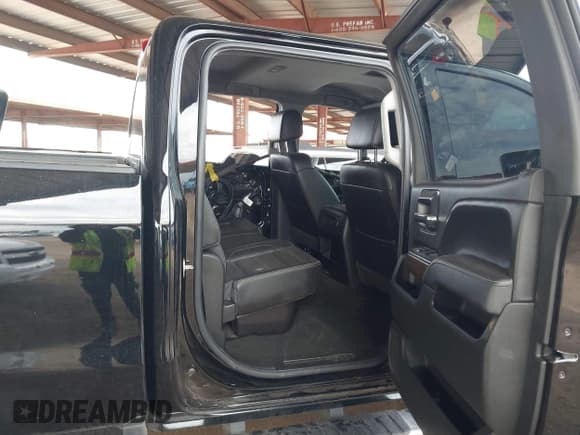 ✅ 2018 GMC Sierra 2500HD Denali • VIN: 1GT12UEY9JF140759 • Lot: 43242746. Listed on IAAI with 102,492 mi. Free auction sales archive from the USA and detailed vehicle history report at DreamBid. Image 8.
