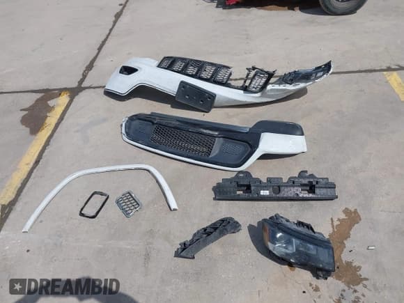 ✅ 2019 Jeep Grand Cherokee Upland • VIN: 1C4RJEAG6KC572544 • Lot: 42406999. Listed on IAAI with 98,555 mi. Free auction sales archive from the USA and detailed vehicle history report at DreamBid. Image 12.