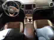 2018 Jeep Grand Cherokee Altitude z VIN 1C4RJFAG4JC397098, wystawiony jako Copart lot #82310585 z przebiegiem 138 914 mil mil oraz Szkoda całkowita • Salvage title. Historia ofert i sprzedaży dostępna na DreamBid. Obrazek 8.