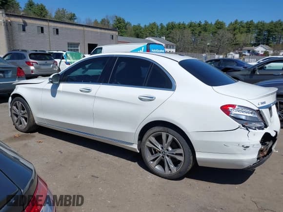 ✅ 2018 Mercedes-Benz C 300 • VIN: 55SWF4KB7JU235656 • Lot: 42076687. Listed on IAAI with 101,071 mi. Free auction sales archive from the USA and detailed vehicle history report at DreamBid. Image 14.