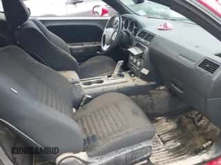 2013 Dodge Challenger R/T Plus z VIN 2C3CDYBT5DH531045, wystawiony jako IAAI lot #42714421 z przebiegiem Nie podano mil oraz . Historia ofert i sprzedaży dostępna na DreamBid. Obrazek 5.