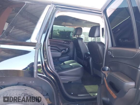 ✅ 2017 Chevrolet Tahoe Premier • VIN: 1GNSCCKC6HR314663 • Lot: 43485401. Wystawiony na IAAI z przebiegiem 93 046 mil. Bezpłatny archiwum sprzedaży aukcyjnych z USA i szczegółowy raport historii pojazdu na DreamBid. Zdjęcie 8.