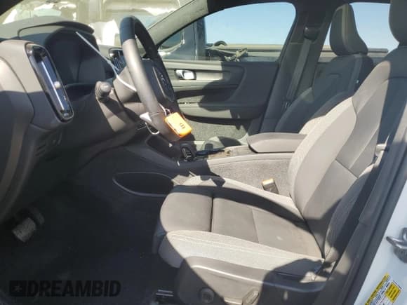 ✅ 2023 Volvo XC40 Plus • VIN: YV4ED3UW1P2008081 • Лот: 76055874. Опубликован ранее на Copart с пробегом 33 090 миль. Бесплатный доступ к архиву аукционных продаж из США и подробный отчёт об истории автомобиля на DreamBid. Изображение 7.