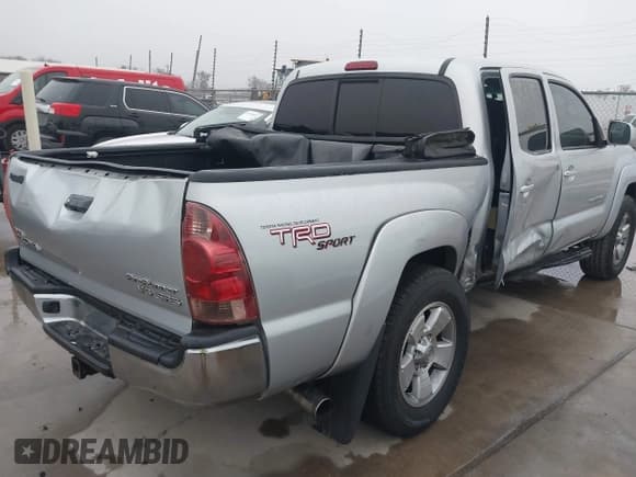 ✅ 2005 Toyota Tacoma PreRunner • VIN: 5TEJU62N15Z004263 • Lot: 41442921. Wystawiony na IAAI z przebiegiem 197 360 mil. Bezpłatny archiwum sprzedaży aukcyjnych z USA i szczegółowy raport historii pojazdu na DreamBid. Zdjęcie 4.