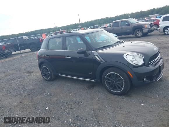 ✅ 2016 MINI Countryman S • VIN: WMWZC5C51GWU00947 • Lot: 43260196. Listed on IAAI with 163,879 mi. Free auction sales archive from the USA and detailed vehicle history report at DreamBid. Image 13.