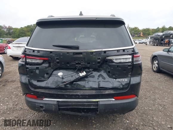 ✅ 2023 Jeep Grand Cherokee Limited • VIN: 1C4RJKBG8P8813253 • Lot: 43277138. Listed on IAAI with 55,551 mi. Free auction sales archive from the USA and detailed vehicle history report at DreamBid. Image 16.