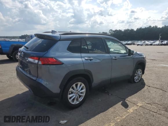 ✅ 2024 Toyota Corolla Cross LE • VIN: 7MUCAAAG6RV079945 • Lot: 71922435. Listed on Copart with 32,764 mi. Free auction sales archive from the USA and detailed vehicle history report at DreamBid. Image 3.