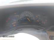 ✅ 2005 Chevrolet Silverado 2500HD LS • VIN: 1GCHK23285F818246 • Lot: 43292468. Wystawiony na IAAI z przebiegiem 255 783 mil. Bezpłatny archiwum sprzedaży aukcyjnych z USA i szczegółowy raport historii pojazdu na DreamBid. Zdjęcie 7.