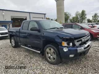 2011 Chevrolet Silverado 1500 LT z VIN 1GCRKSE3XBZ252384, wystawiony jako Copart lot #85489275 z przebiegiem 223 936 mil mil oraz Czysty tytuł • Clean title. Historia ofert i sprzedaży dostępna na DreamBid. Obrazek 4.