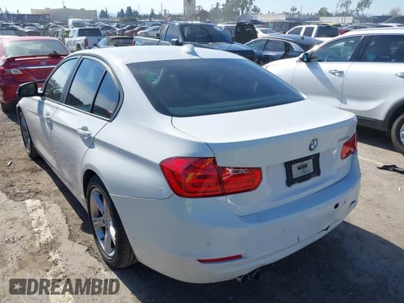 ✅ 2014 BMW 3 Series 328i • VIN: WBA3C1C58EK117139 • Lot: 43775066. Listed on IAAI with 94,992 mi. Free auction sales archive from the USA and detailed vehicle history report at DreamBid. Image 3.